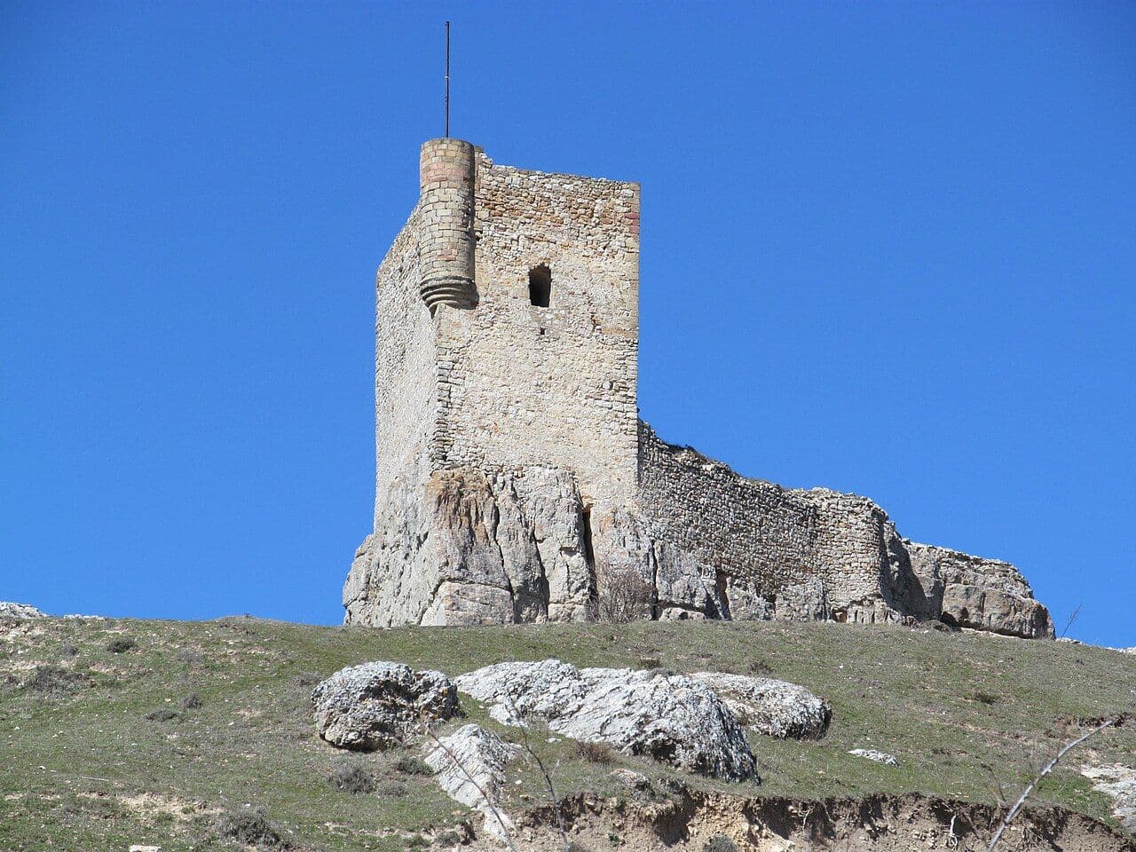 Castillo de Atienza sobre la roca