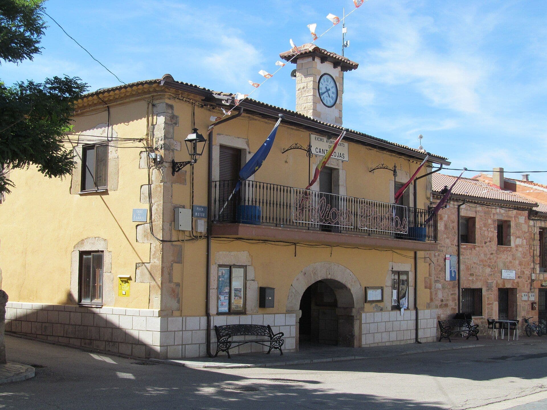 Plaza Mayor y Ayuntamiento de Cantalojas
